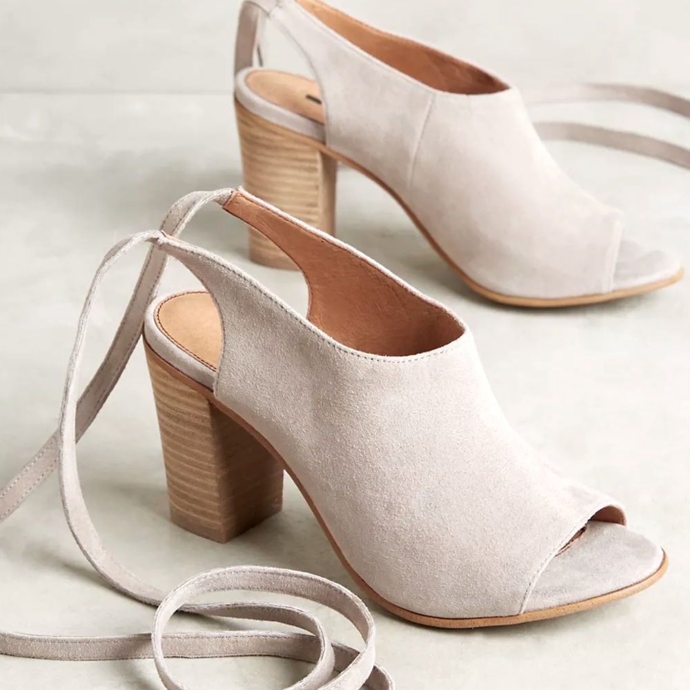 Slingback shooties.
